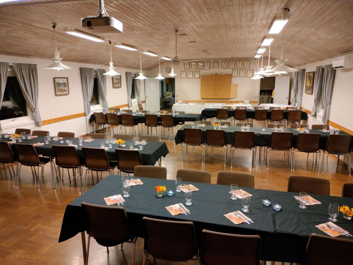 Stora salen dukad för middag